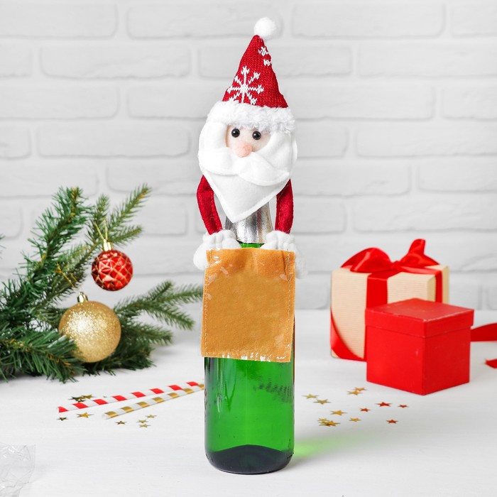 Одежда на бутылку «Дед Мороз колпак со снежинкой» с конвертиком для пожеланий