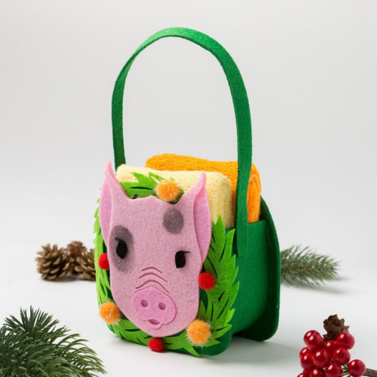 Набор полотенец в корзинке «Свинка»