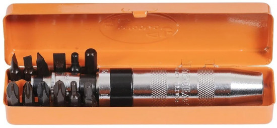 Отвертка ударная с набором бит