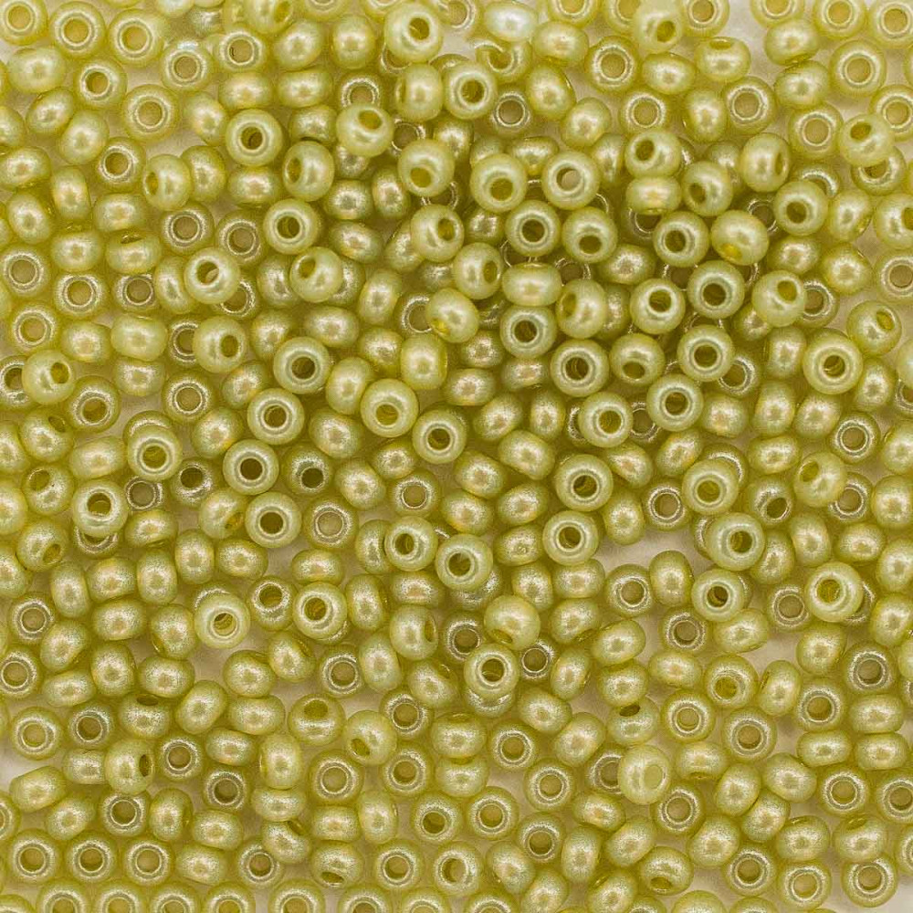 Бисер окрашенный алебастр, цвет 17786 светло-оливковый | Preciosa