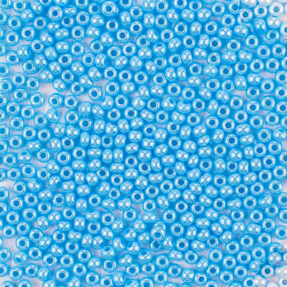 Бисер непрозрачный блестящий, цвет 68020 светло-голубой | Preciosa