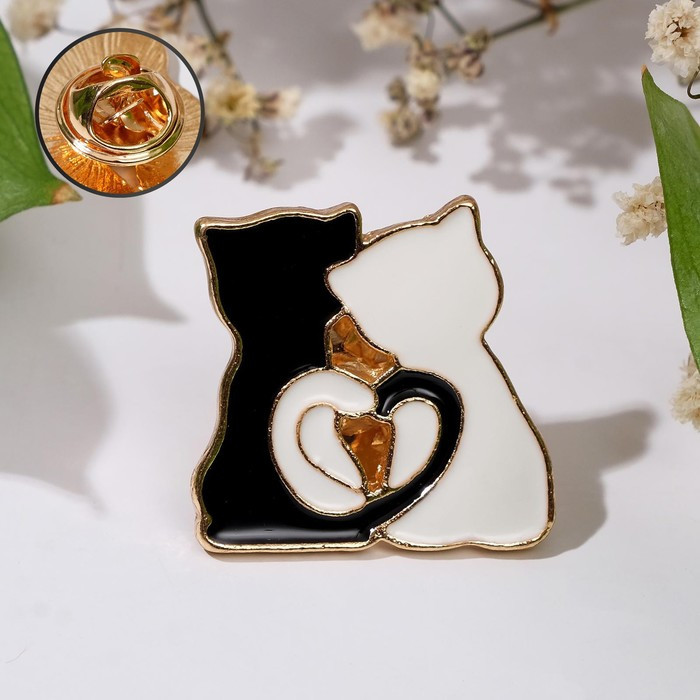 Значок «Котики» | Queen Fair