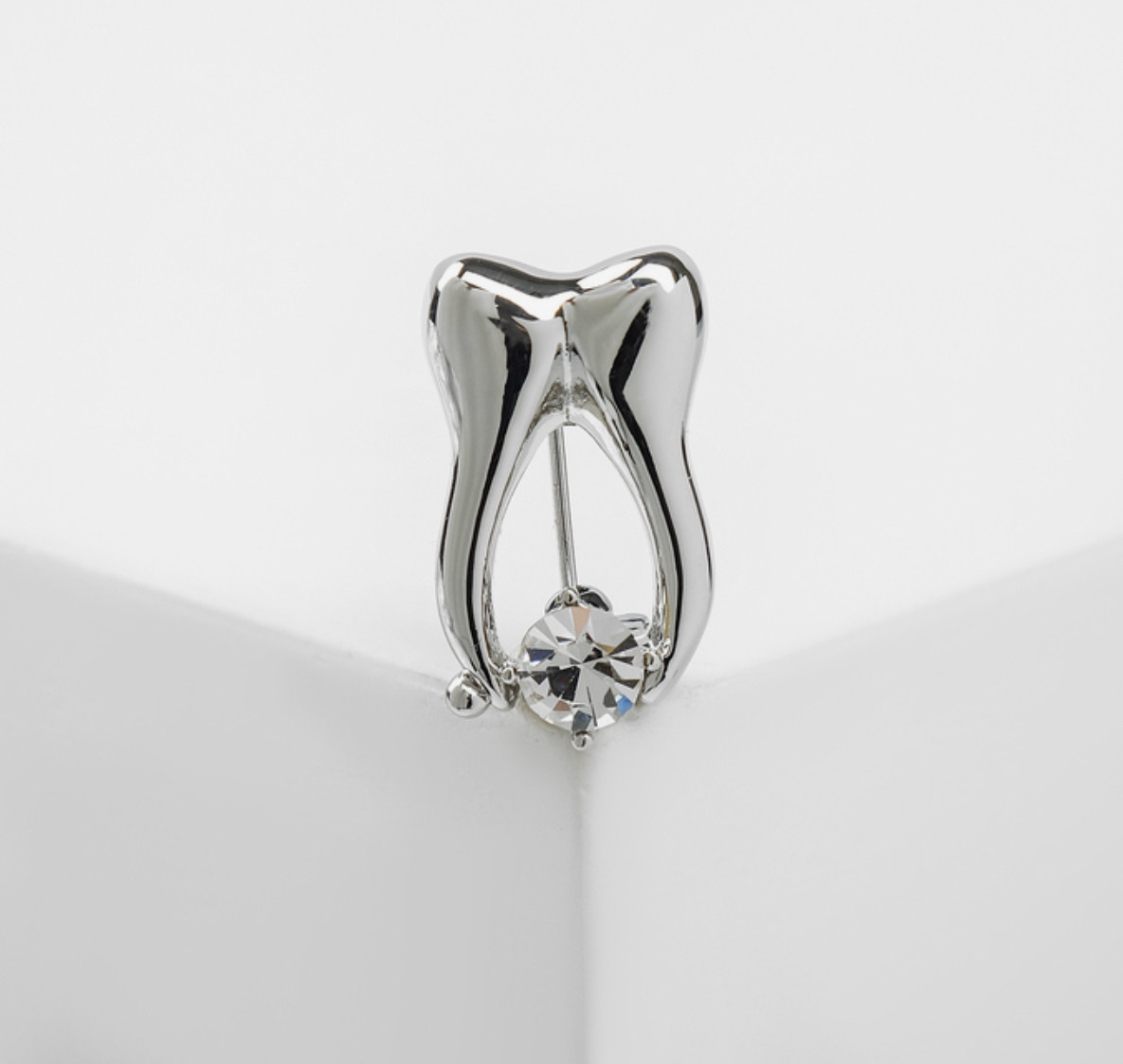 Брошь «Зуб» | Медицина в бижутерии | Queen Fair