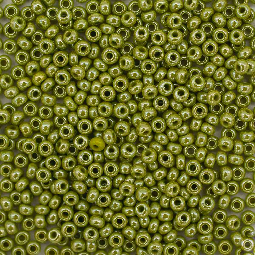Бисер непрозрачный блестящий, цвет 58430 светло-оливковый | Preciosa