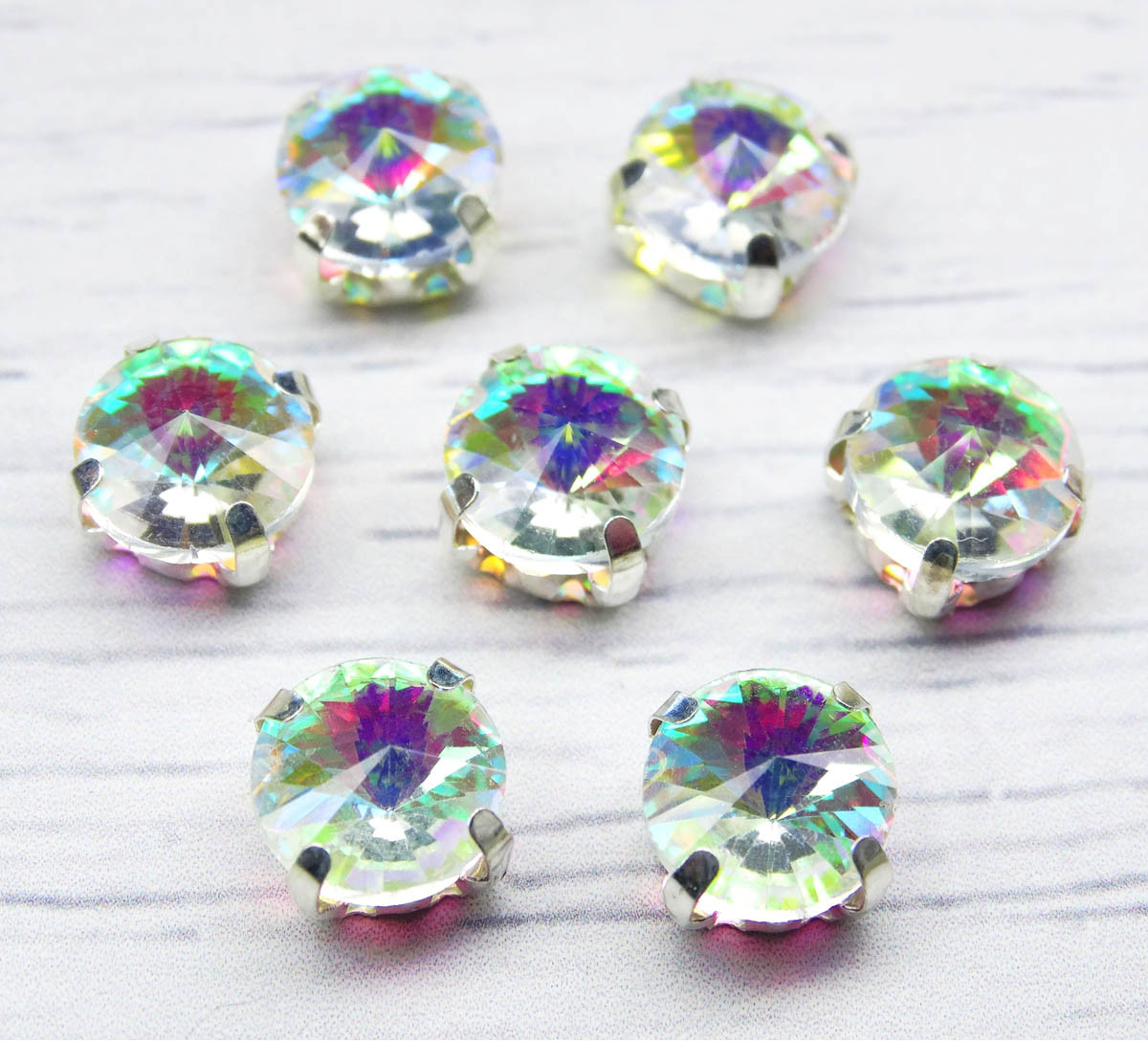 Стразы хрустальные c внутренним AB-покрытием в цапах | Astra&Craft
