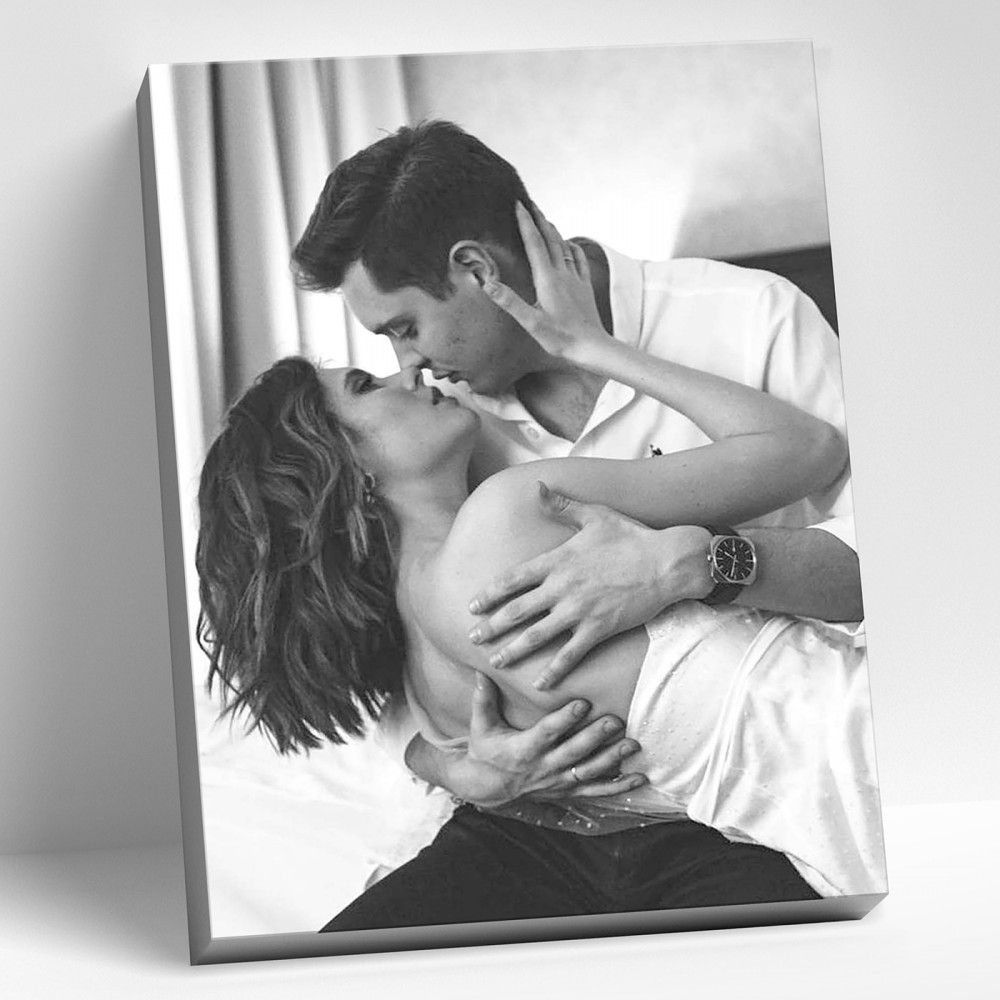 Картина по номерам «Нежность объятий» | Molly