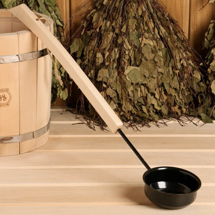 Ковш-черпак с деревянной ручкой