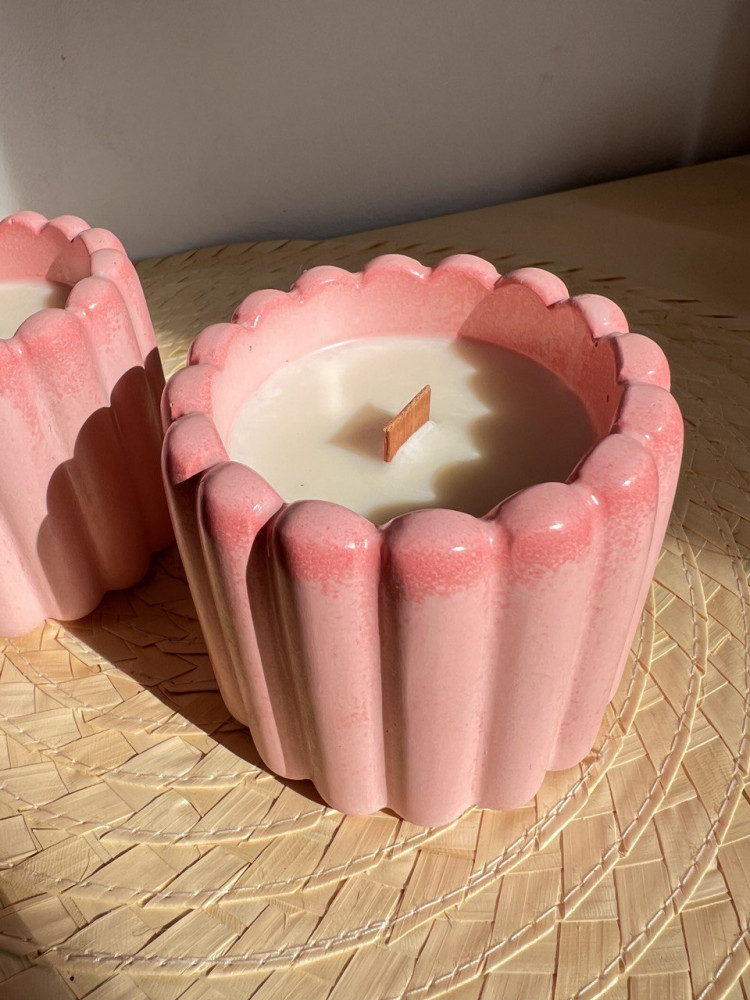 Ароматическая свеча в гипсовом подсвечнике «Дубовый мох и янтарь» | SEZIM