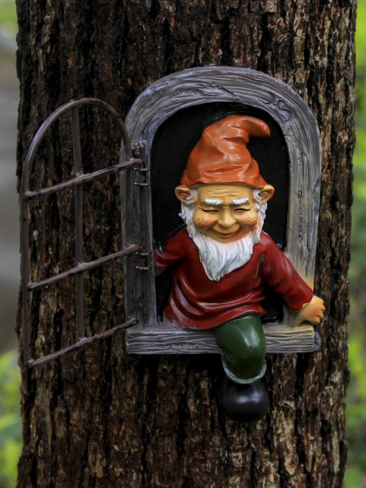 Декор садовый, фигурка «Гномик на дерево»