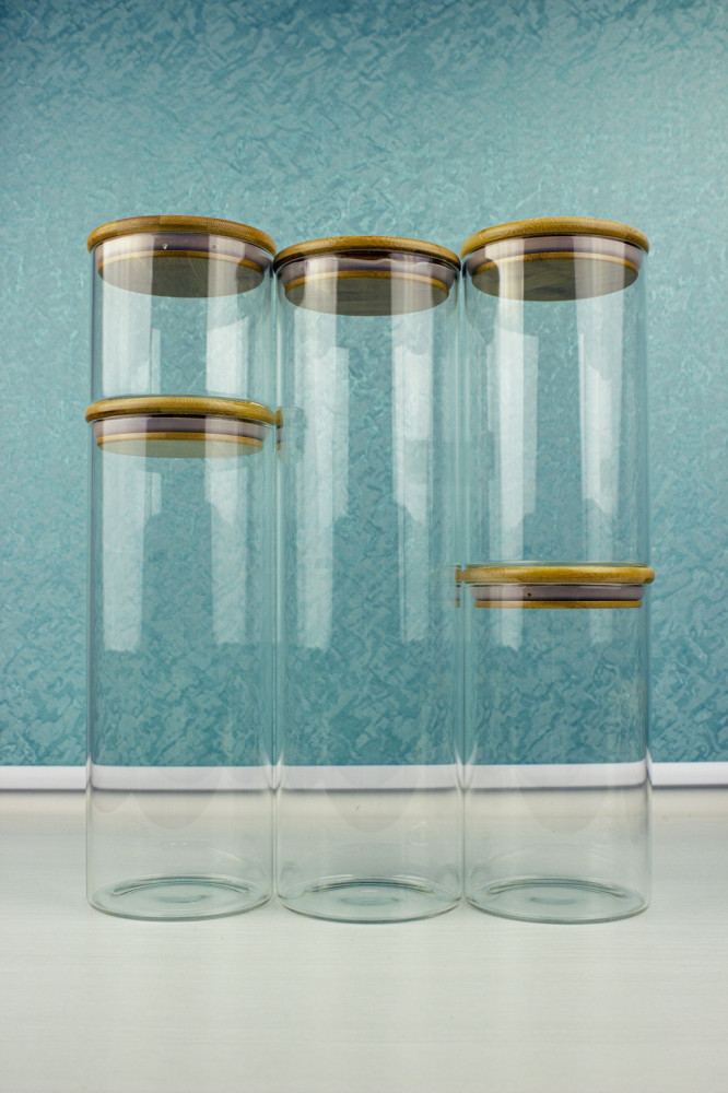 Набор банок с крышками