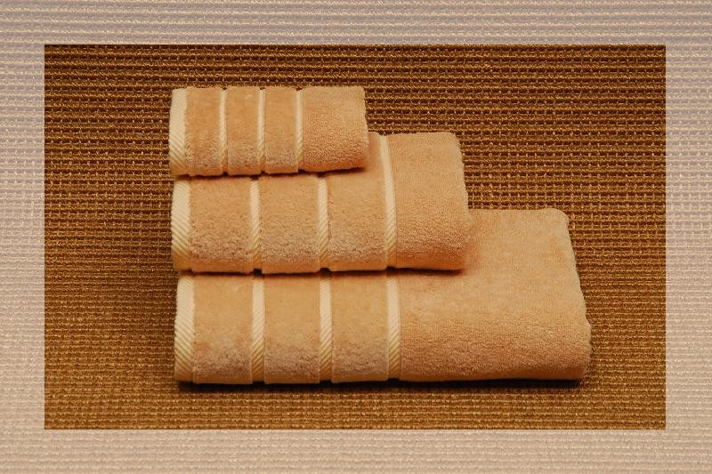 Полотенце махровое гладкокрашеное с эффектом велюра "Prezioso" (Cleanelly Perfetto, 70х140, цвет бежевый) | Prezioso | ДМ Текстиль