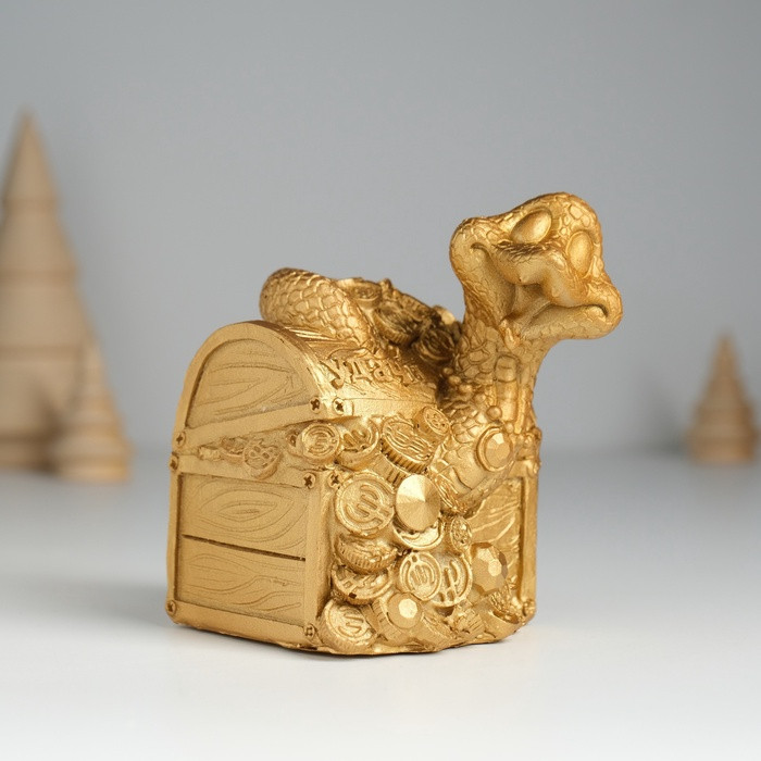 Копилка полистоун Змея удачи с сундуком