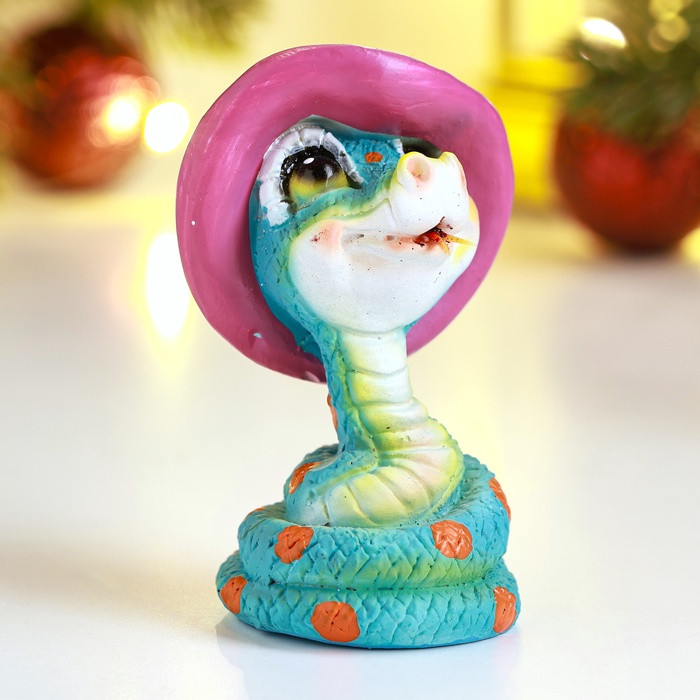 Фигурка сувенирная «Змейка в шляпке»