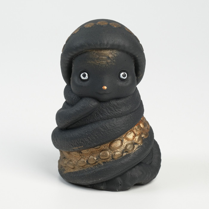 Фигурка сувенирная «Змея в костюме»