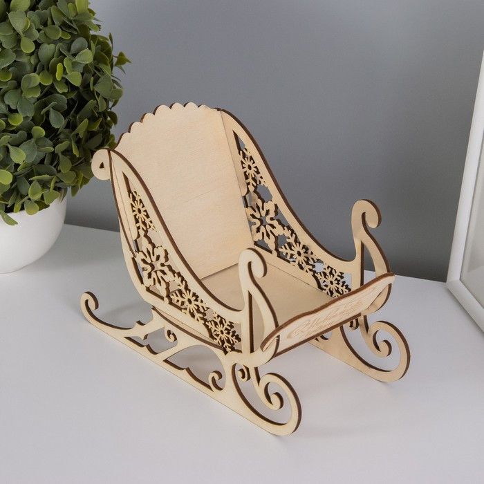 Шкатулка-сани «Змея. Снежинки»