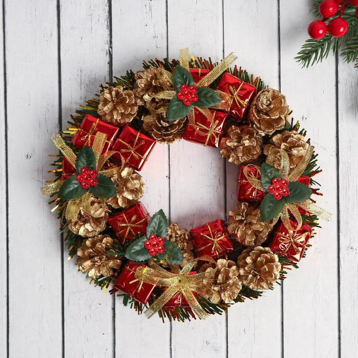 Венок новогодний «Шишки и красные подарки» | ИнтерPresent