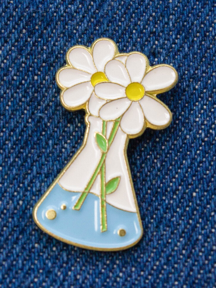 Значок «Chamomiles in a flask» | I like gift | Toki