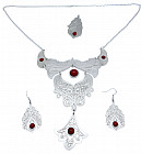 серебристый