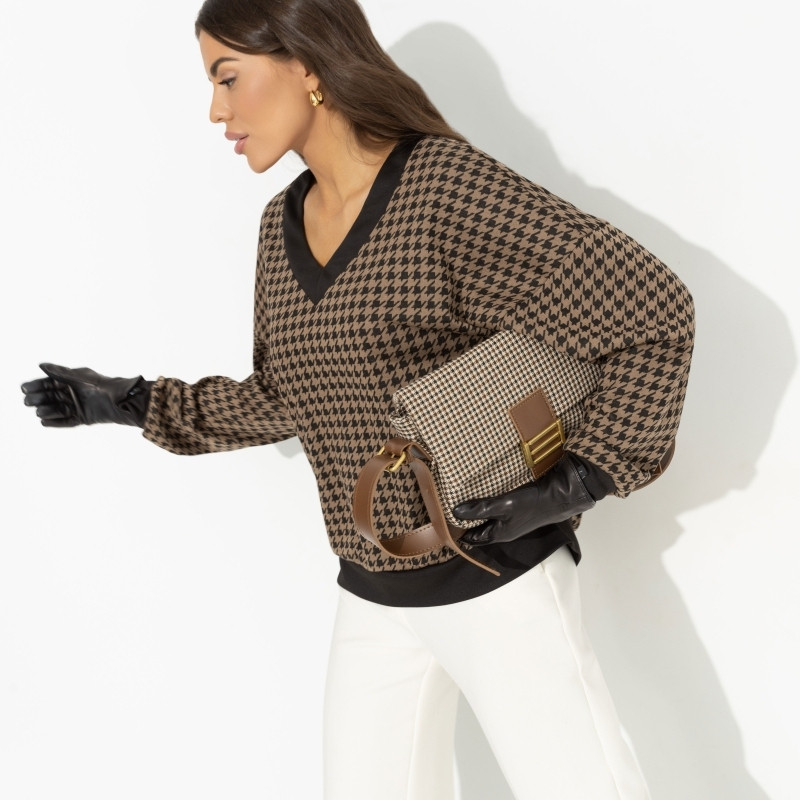 Свитшот женский «Весьма изящна» | Charutti