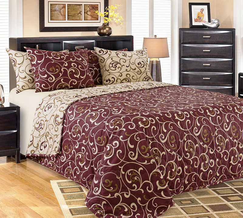 Покрывало стеганое «Вензель 1» | Королевское искушение