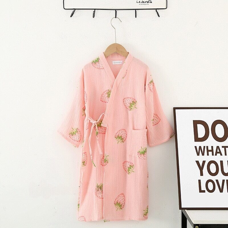 Халат муслиновый для девочек «Клубника»