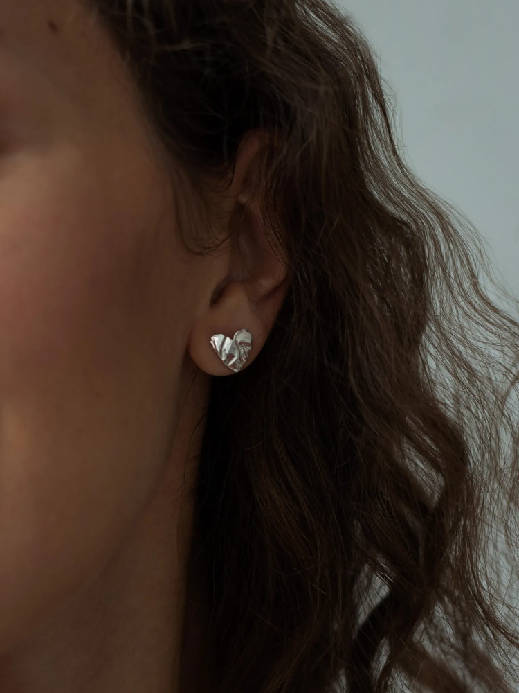 Серьги-пусеты из серебра «Сердца» | Folio | Sbleskom