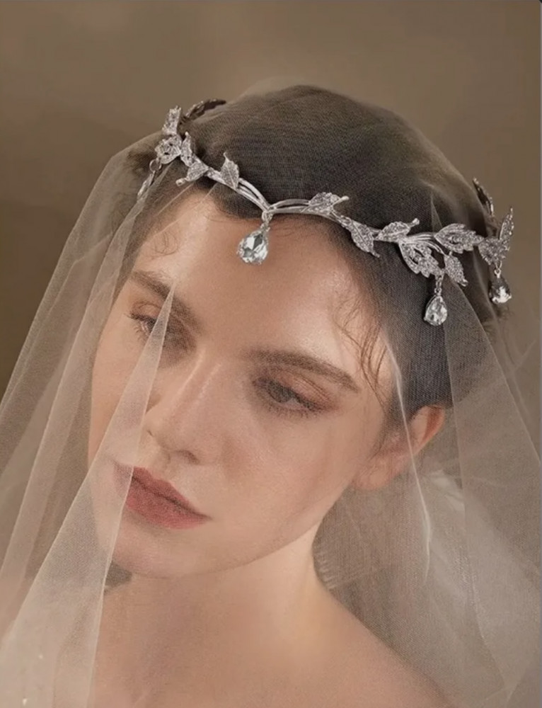 Тиара с камнями