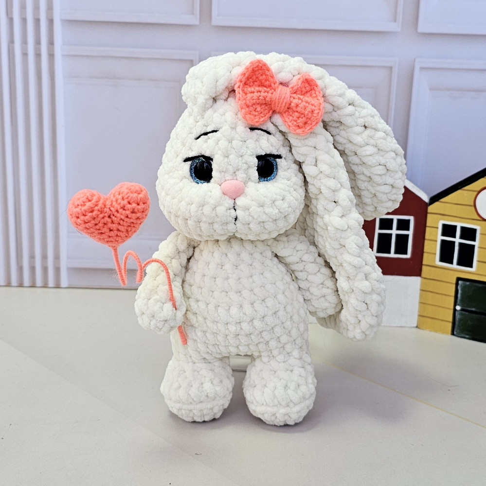 Мгкая игрушка «Зайка с сердцем»