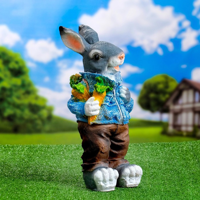 Фигура садовая «Зайка с морковкой и рюкзаком» | Хорошие сувениры