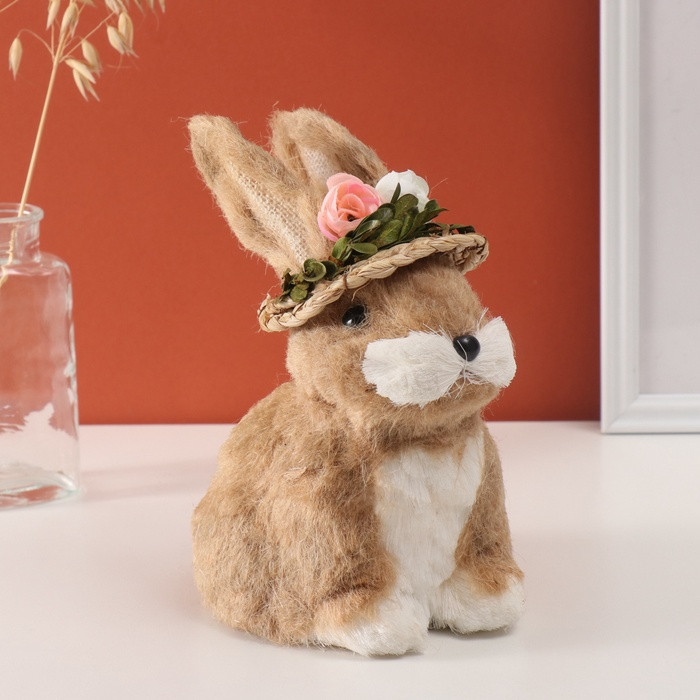 Фигурка «Кролик в соломенной шляпке с цветами»