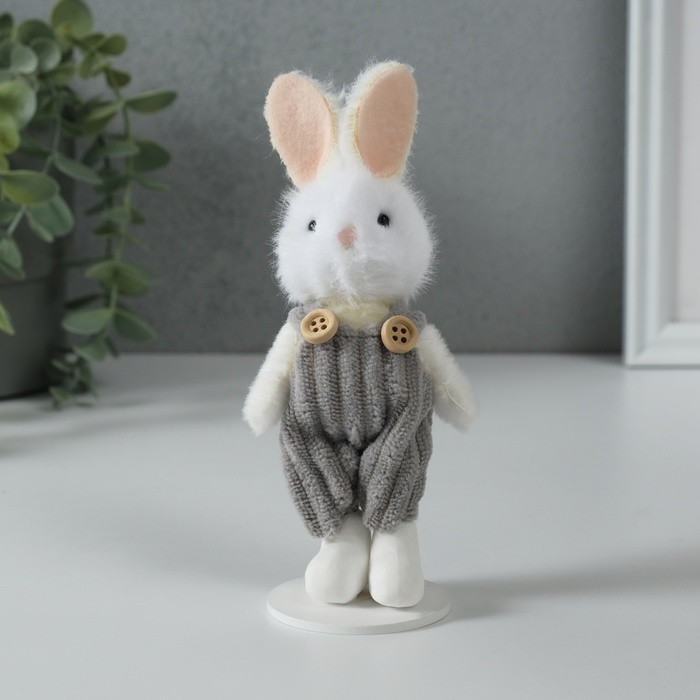 Фигурка «Зайка в сером вязаном костюмчике»