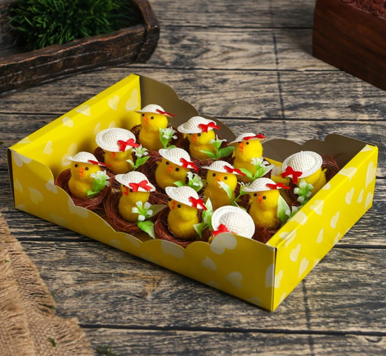 Набор фигурок «Цыпа в шляпке в гнезде с цветочками»