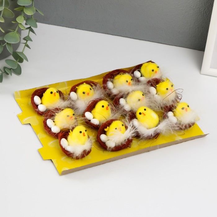 Набор фигурок «Цыплёнок в гнёздышке с яйцами»