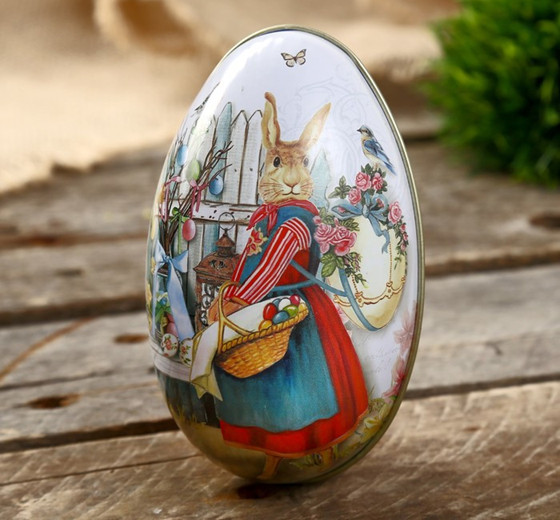 Шкатулка-яйцо «Зайка с корзинкой крашенных яиц»