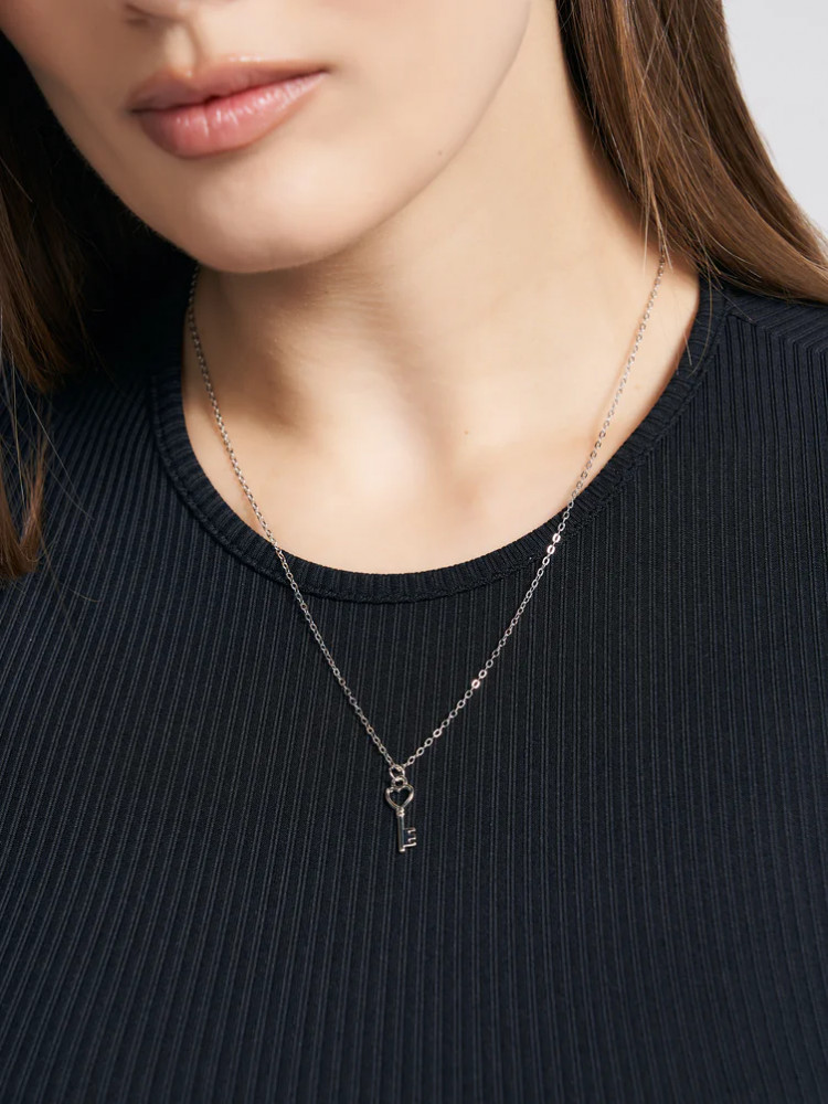 Колье с подвеской «Ключ» | ТВОЕ