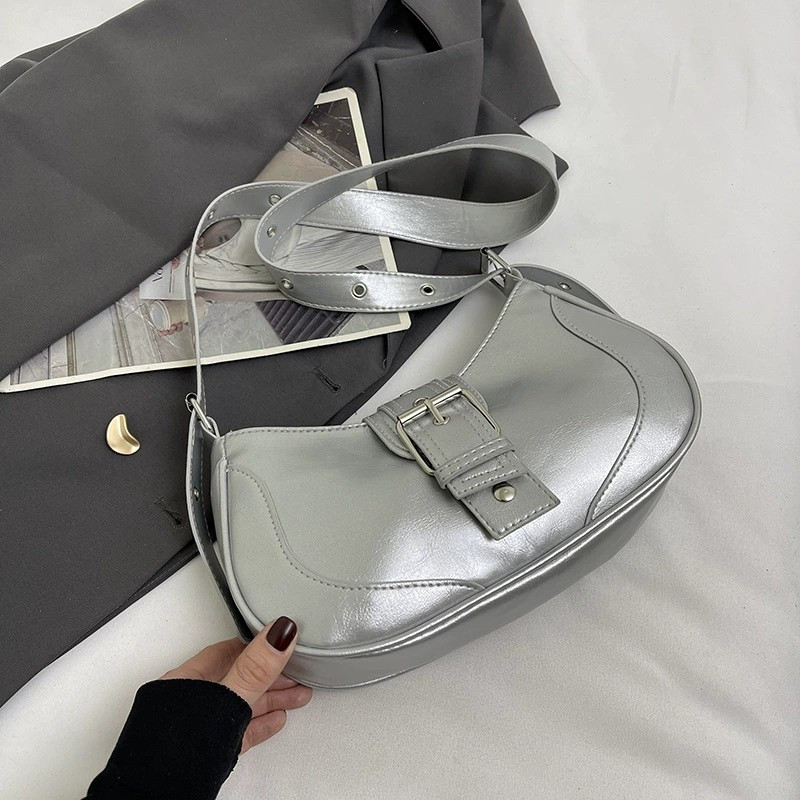 Сумка-багет из экокожи