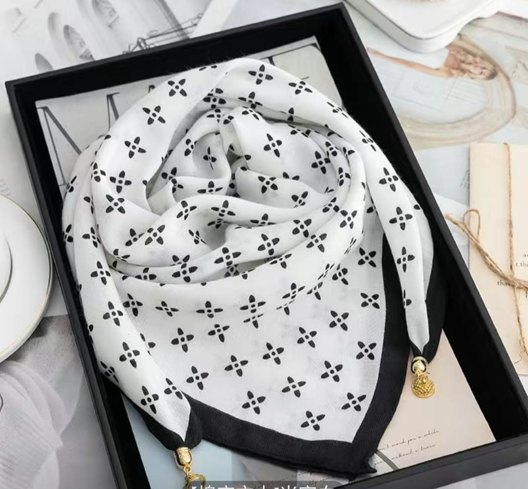 Платок с магнитом женский