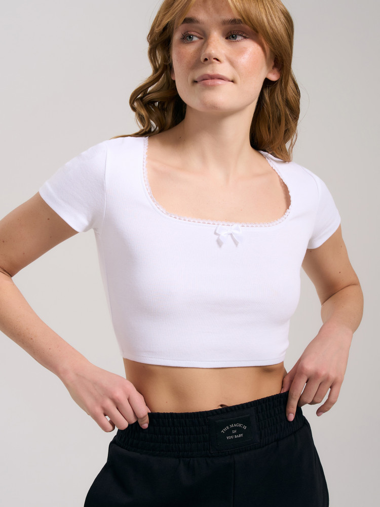 Кроп-топ с кружевом женский | ТВОЕ