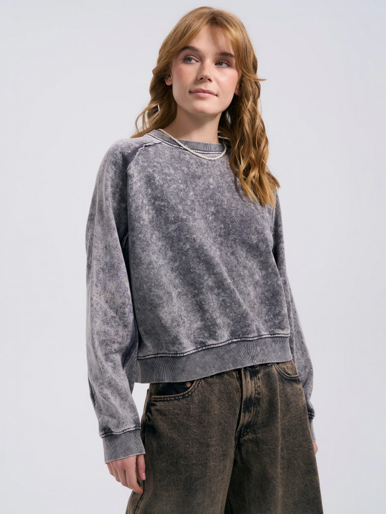 Свитшот женский утепленный с вареным эффектом и наружными швами | ТВОЕ