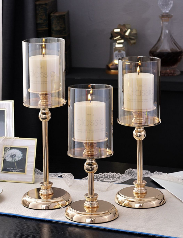 Набор подсвечников со свечами