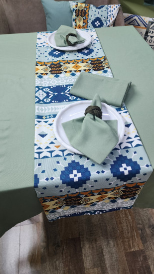 Комплект столовый из дорожки и салфеток «Уют»