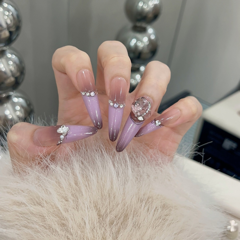 Накладные ногти с клеем