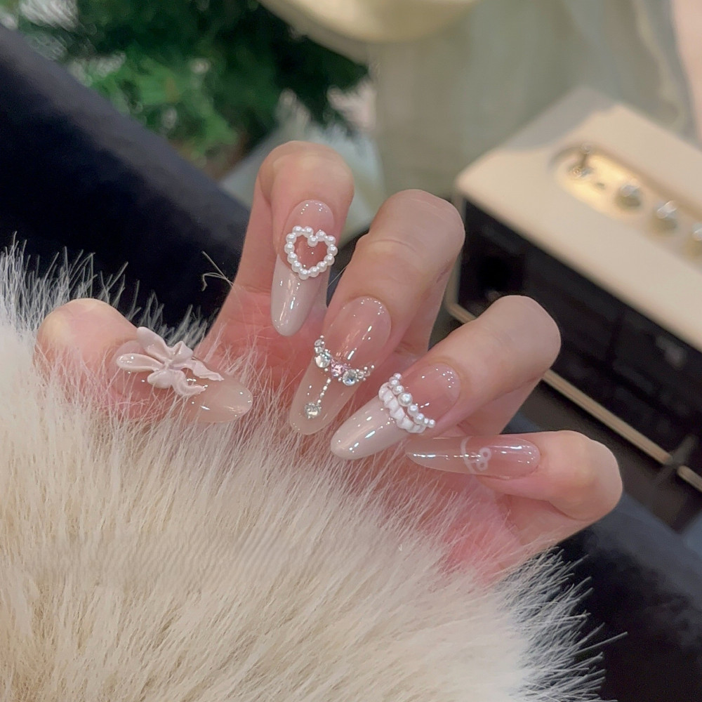 Накладные ногти с клеем