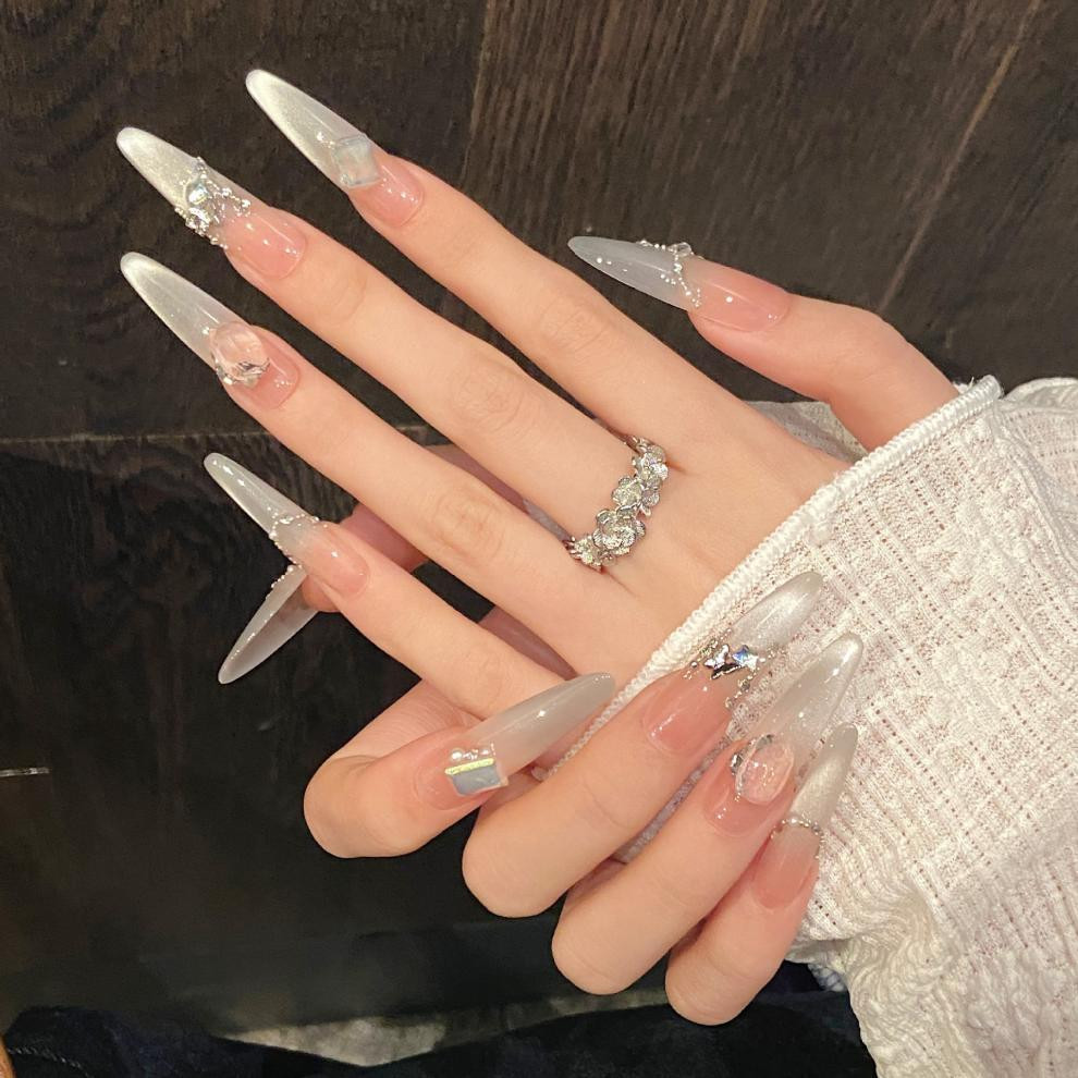 Накладные ногти с клеем