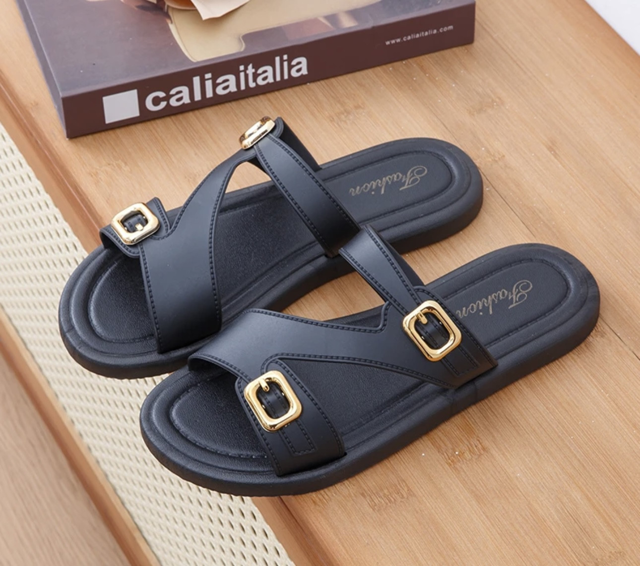 Шлепанцы женские