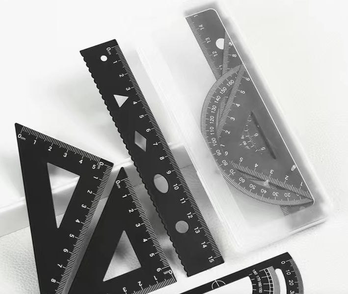 Чертежный набор из 4 предметов