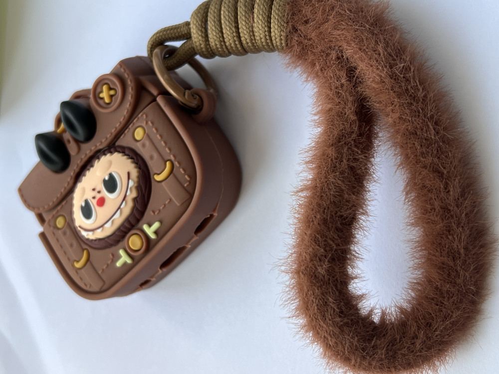 Чехол с брелоком для наушников AirPods Pro