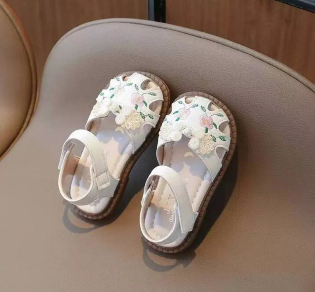 Сандалии для девочек