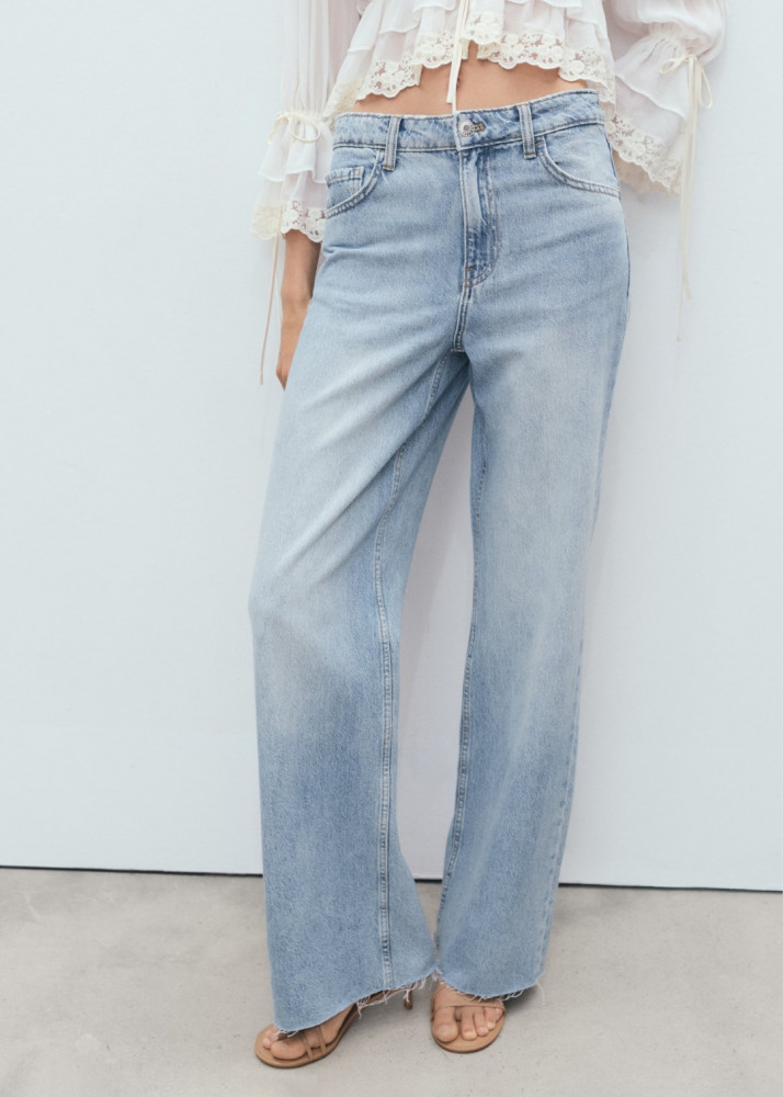 Джинсы широкие и расклешенные женские | MANGO