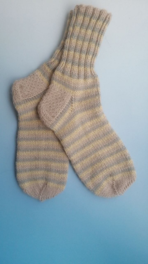 Носки женские ручной вязки